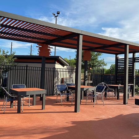Hotel La Quinta By Wyndham Victoria - South Exteriér fotografie