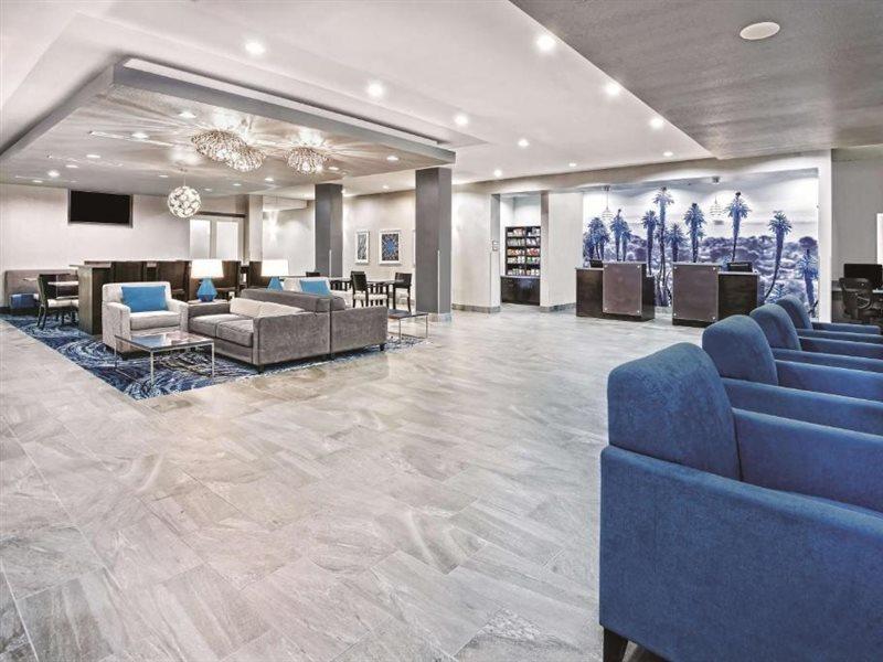 Hotel La Quinta By Wyndham Victoria - South Exteriér fotografie