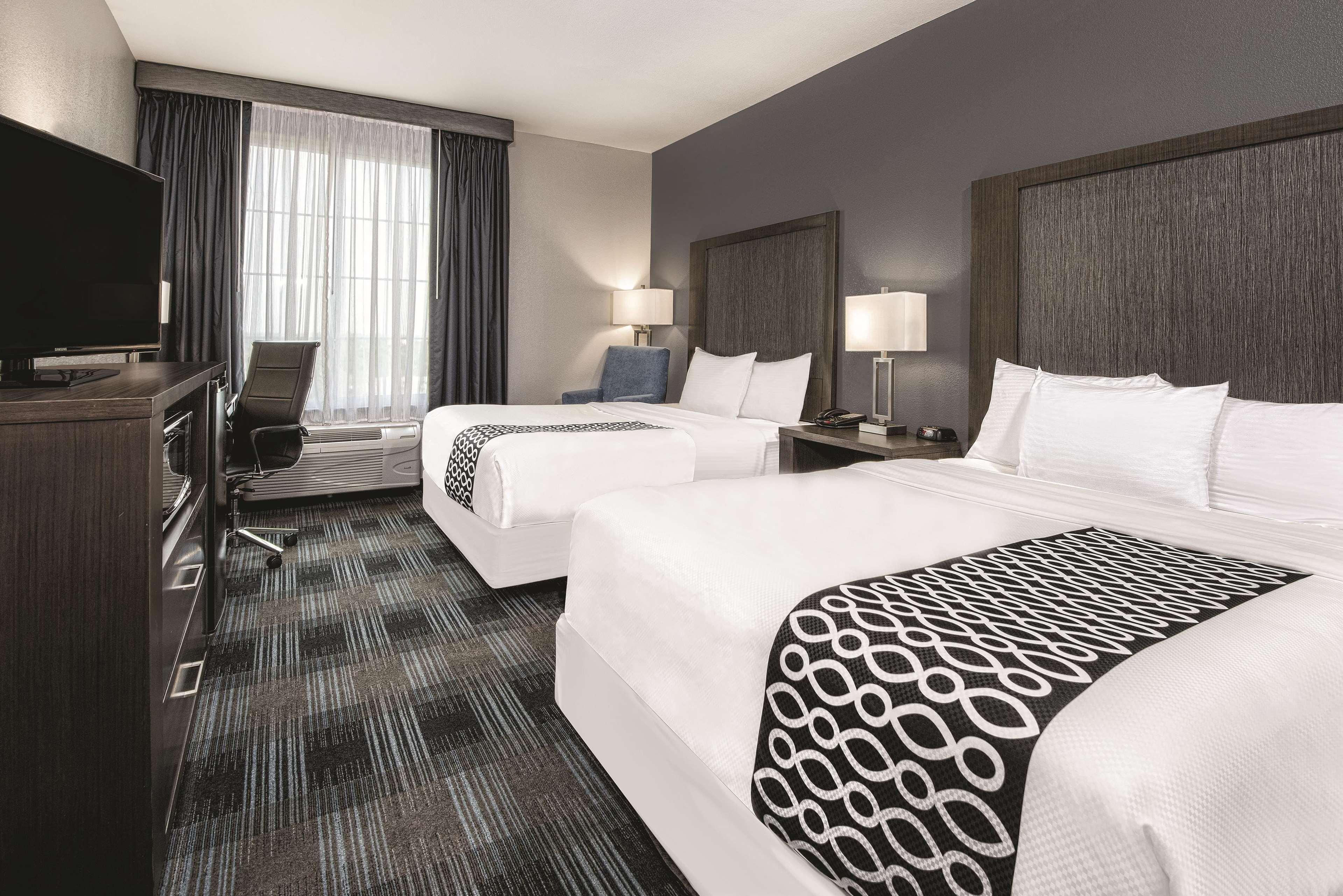 Hotel La Quinta By Wyndham Victoria - South Exteriér fotografie