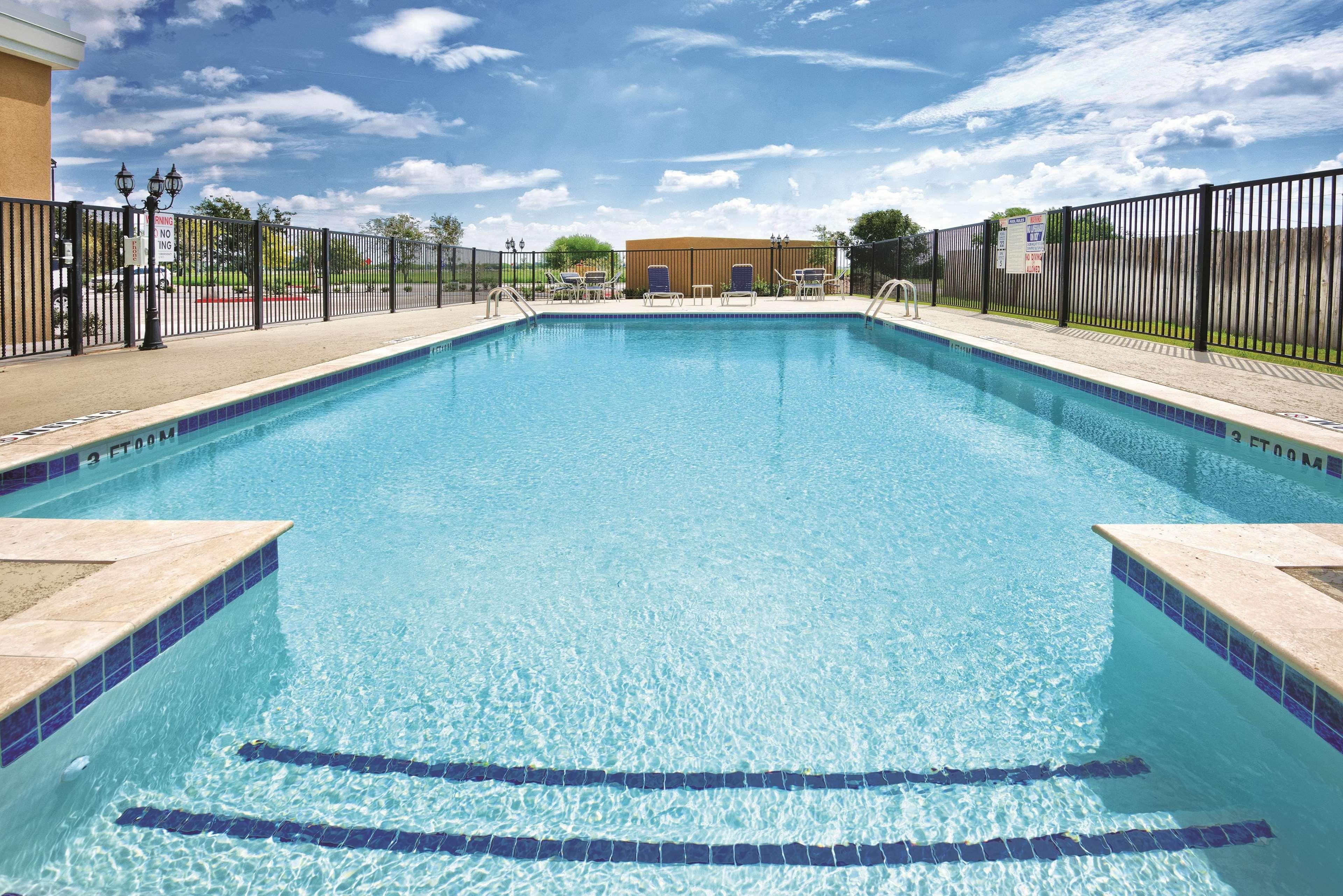 Hotel La Quinta By Wyndham Victoria - South Exteriér fotografie