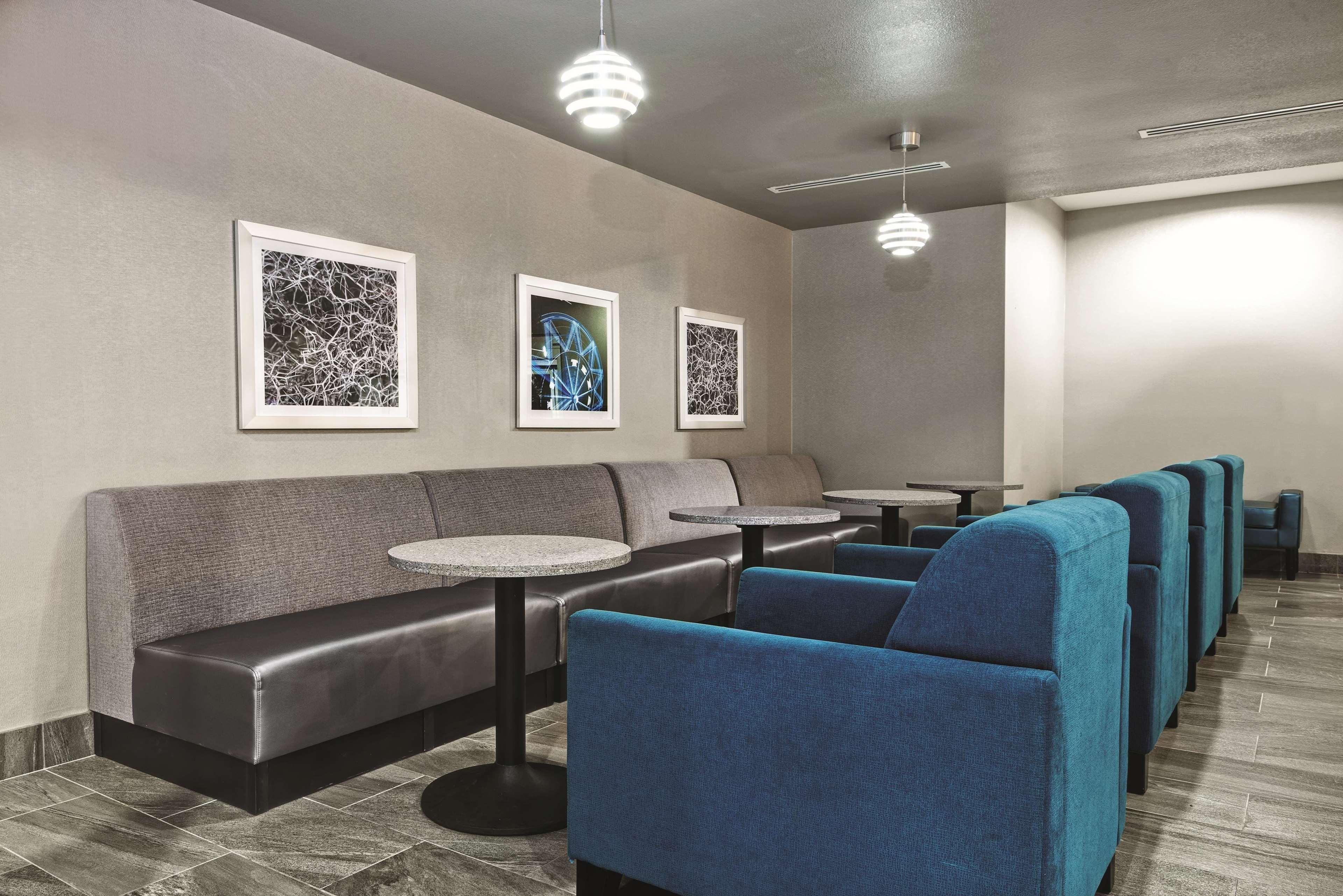 Hotel La Quinta By Wyndham Victoria - South Exteriér fotografie