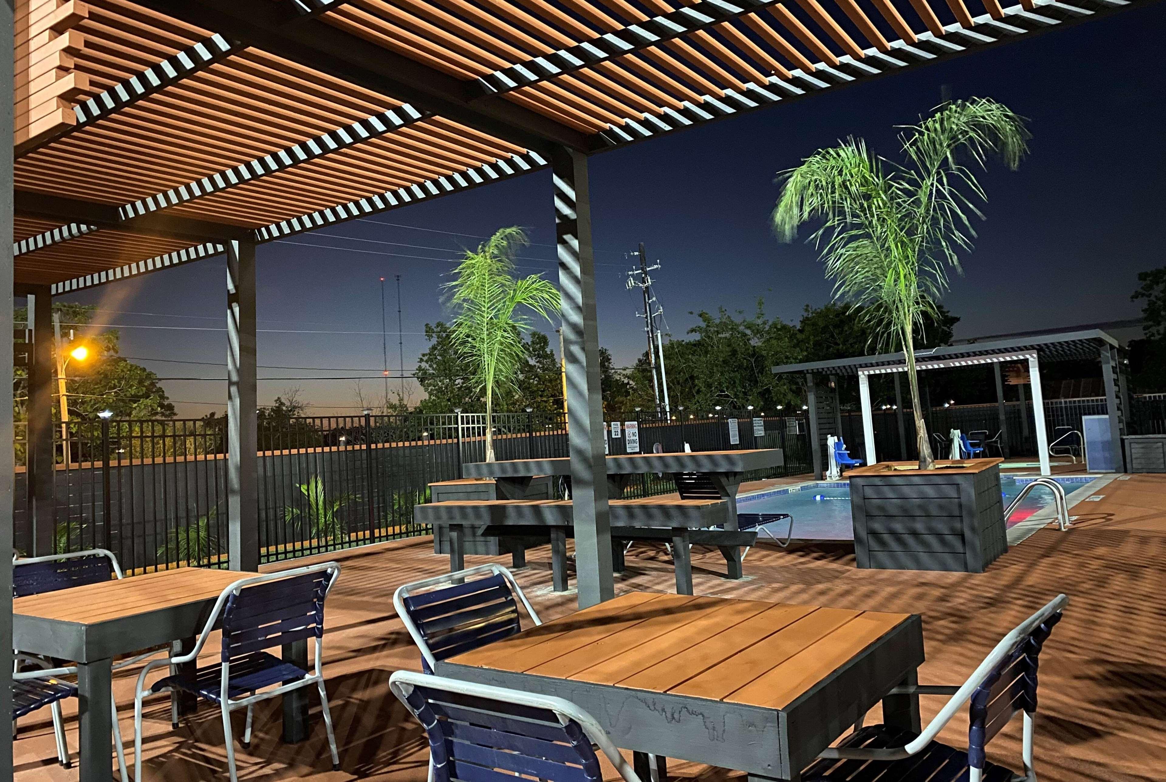 Hotel La Quinta By Wyndham Victoria - South Exteriér fotografie